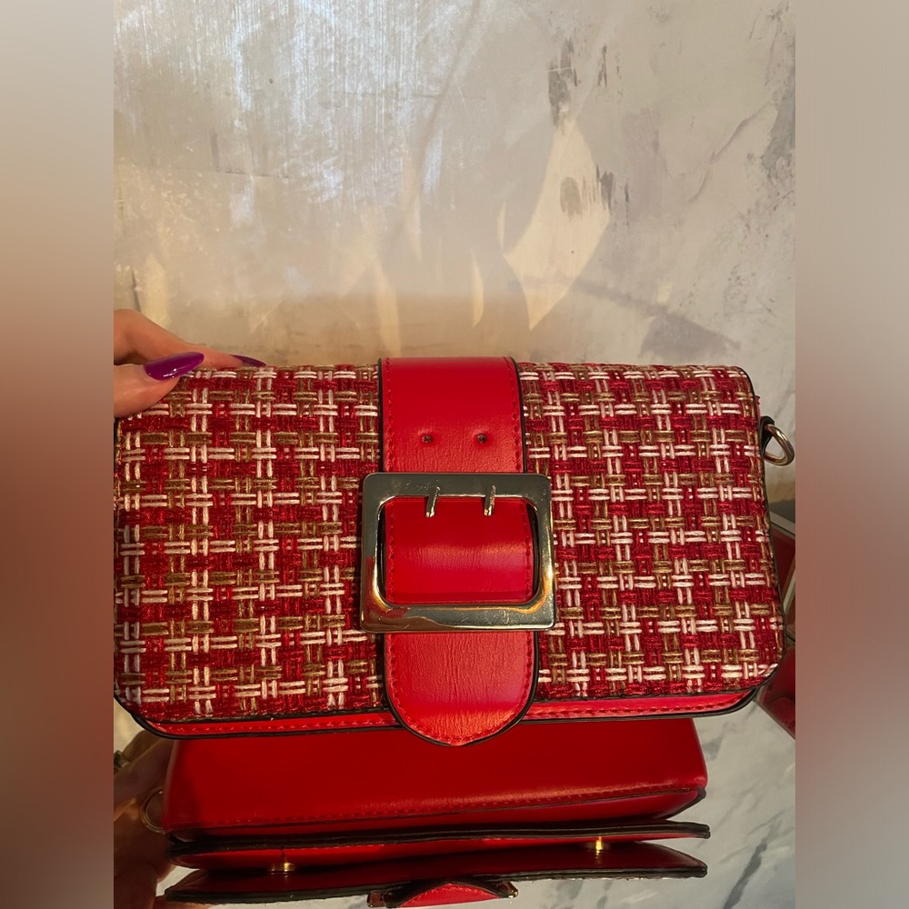 NWOT RED BUCKLE CLUTCH OR CROSSBODY PURSE - Picture 4 of 9